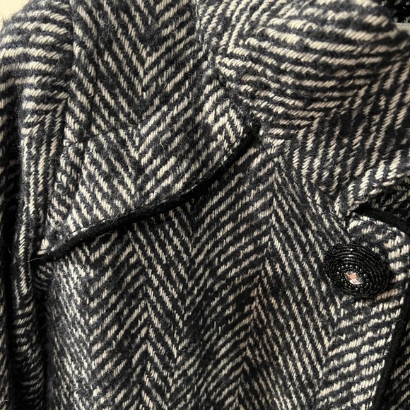 Size 12 Beautiful like new coat - Picture 3 of 5